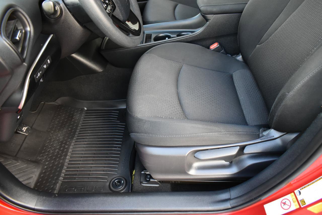 2022 Toyota Prius LE