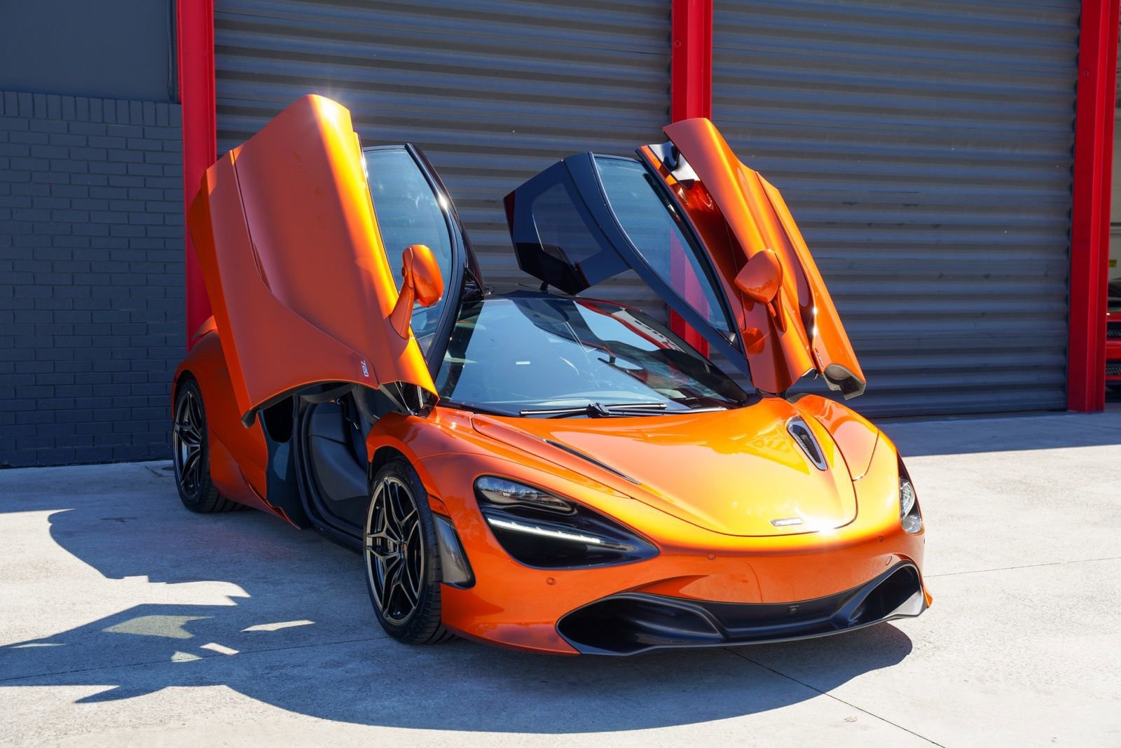 Used 2018 McLaren 720S Luxury photo 16