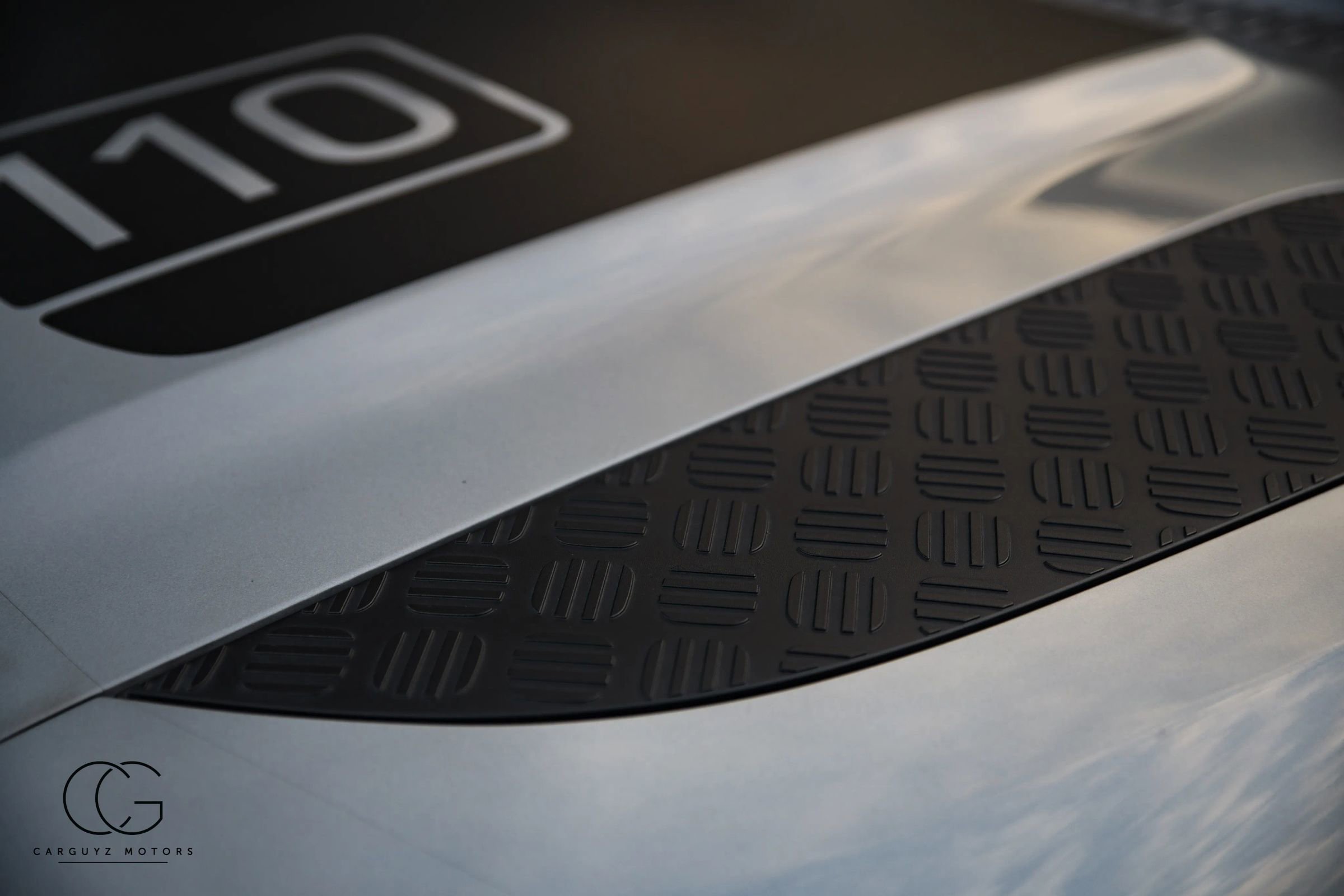 2022 Land Rover Defender 110 SE