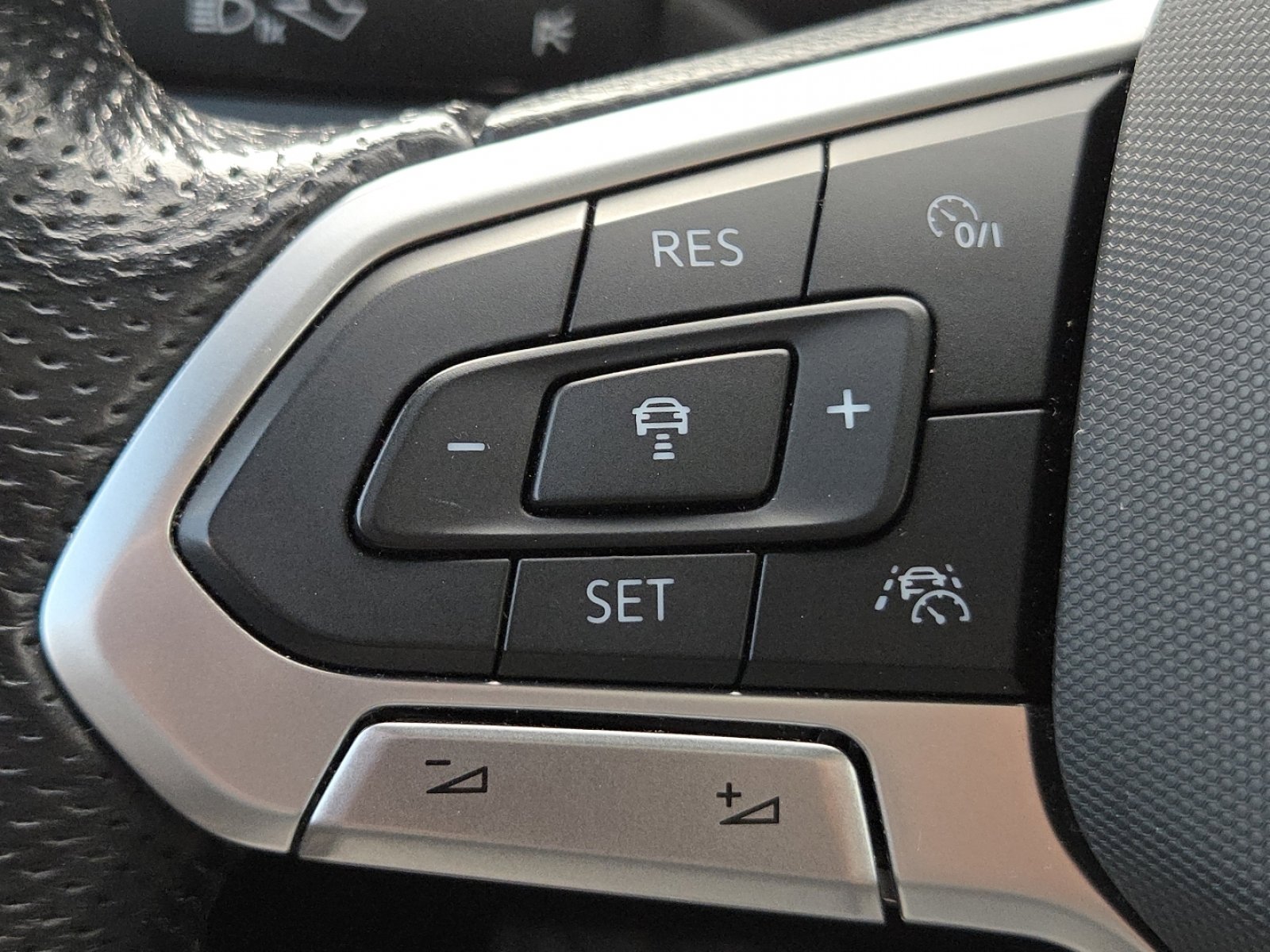 2022 Volkswagen Atlas Cross Sport SEL Premium R-Line