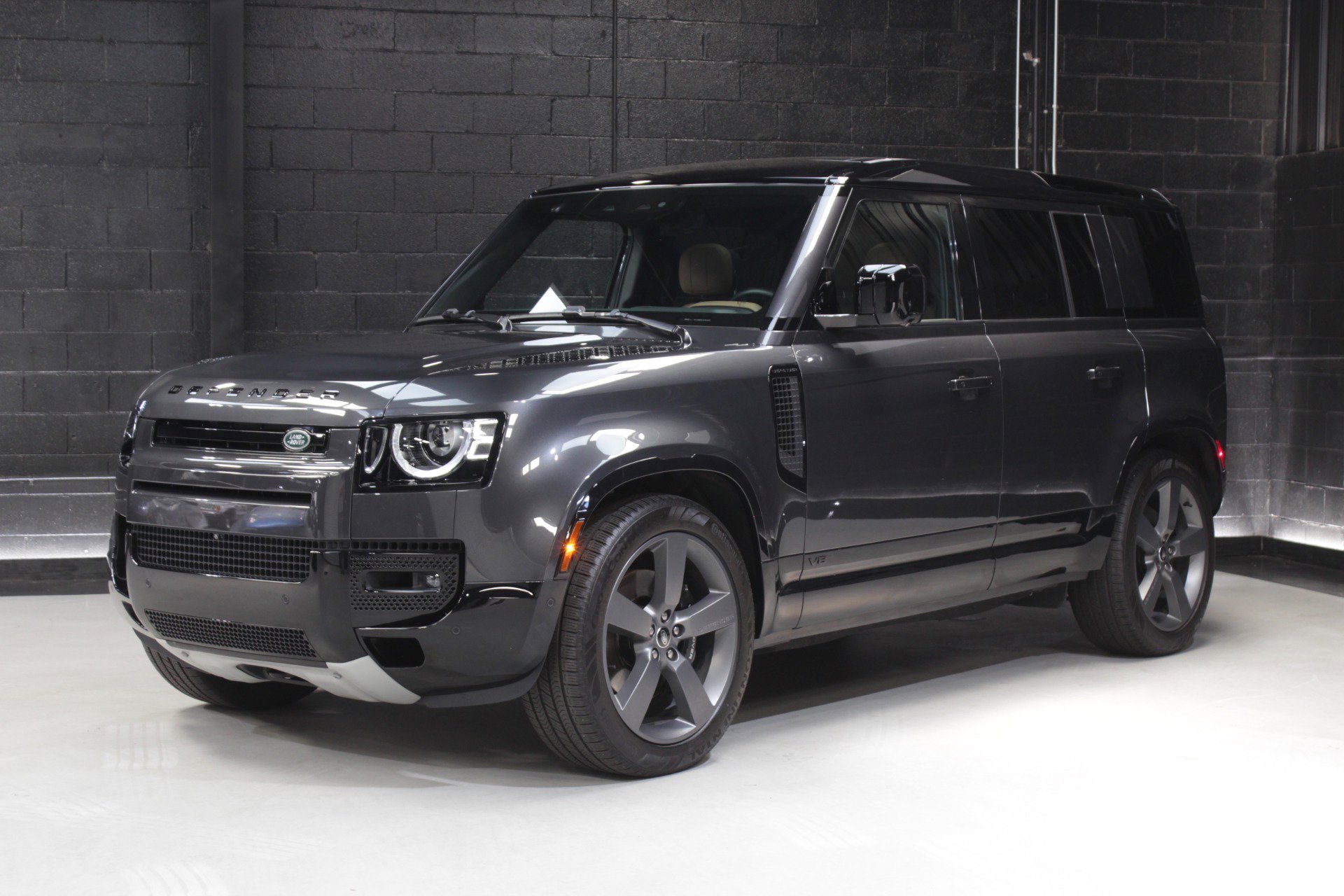 2025 Land Rover Defender 110 V8