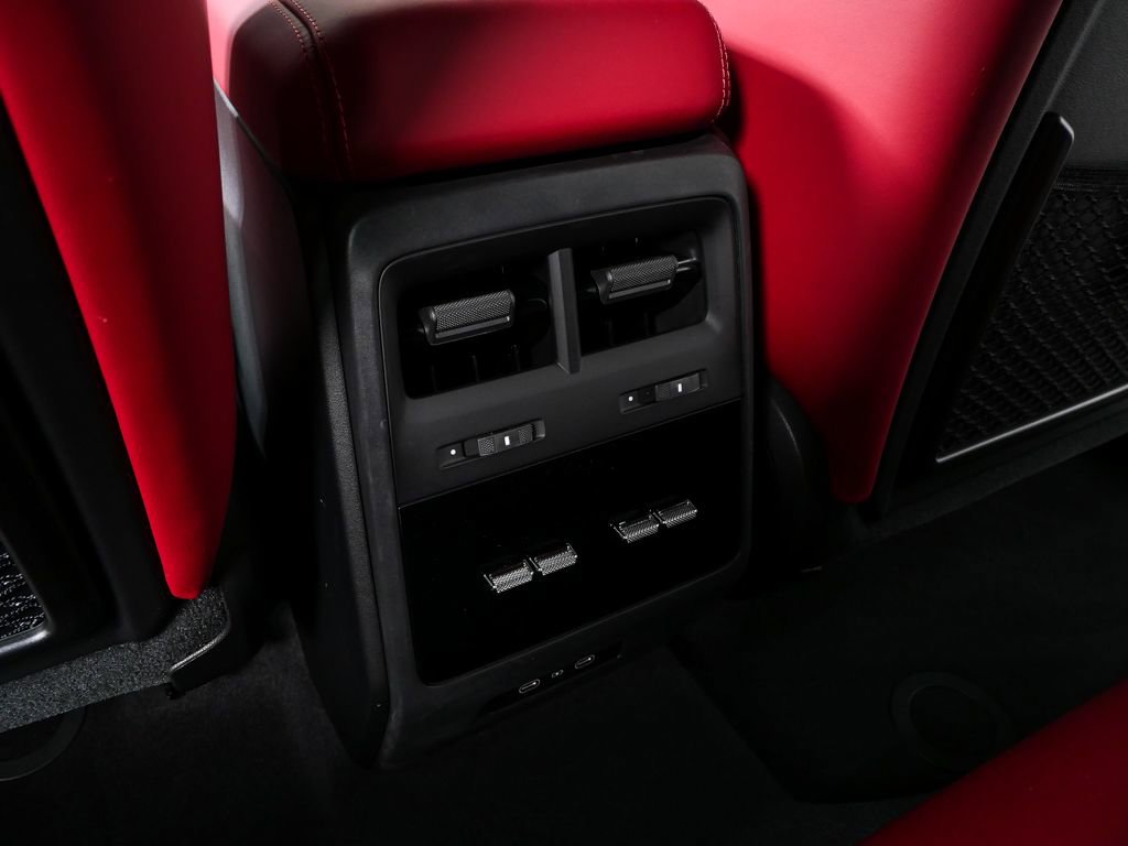 2025 Porsche Macan 4 Electric