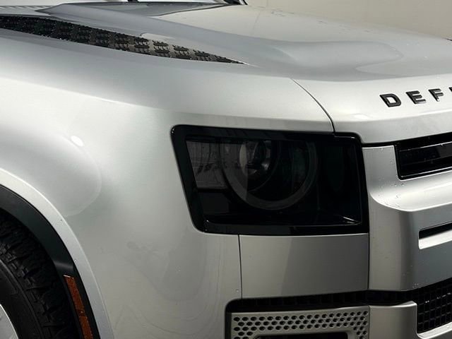 2022 Land Rover Defender 110 SE