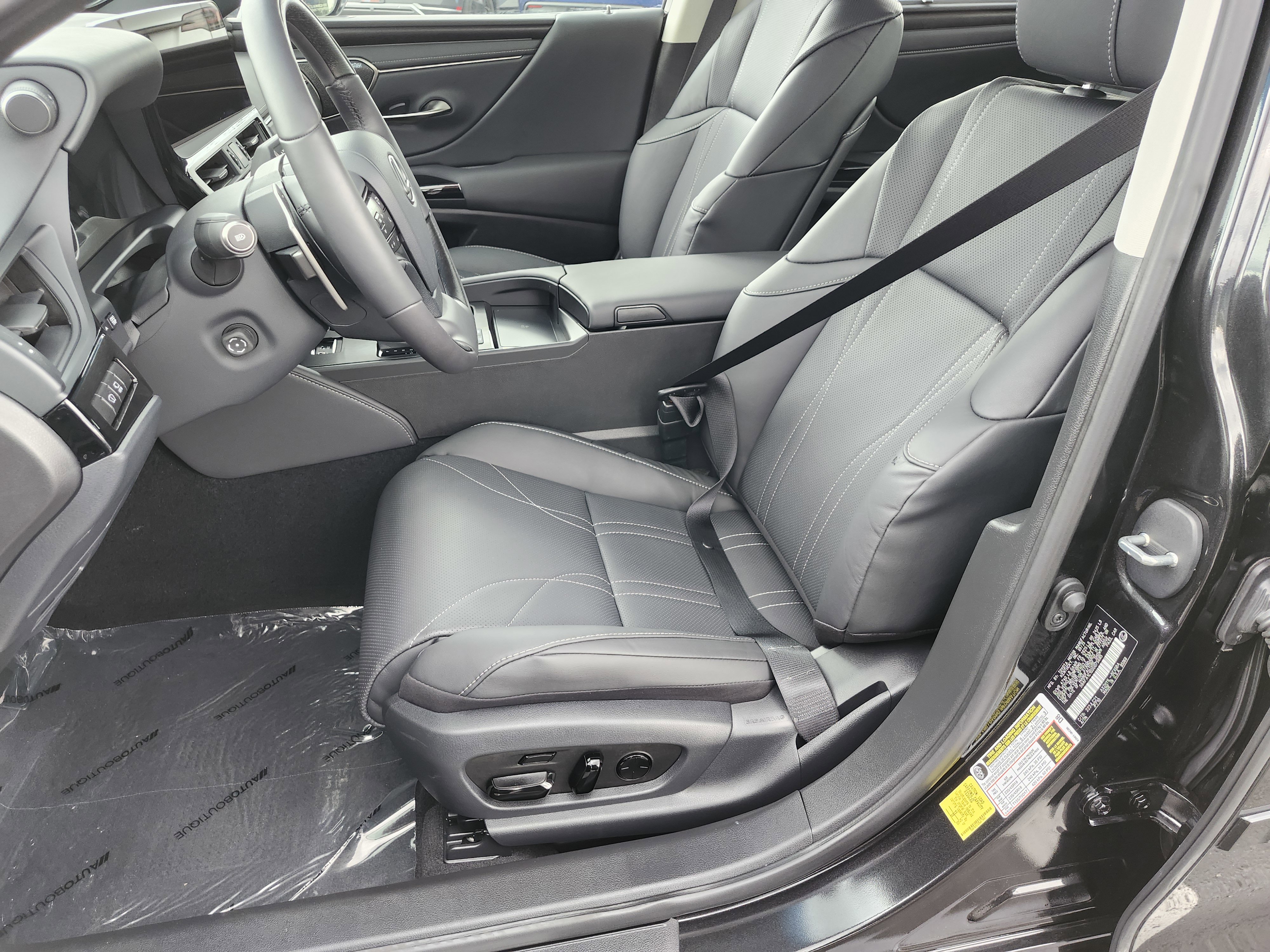 2025 Lexus ES 300h Ultra Luxury