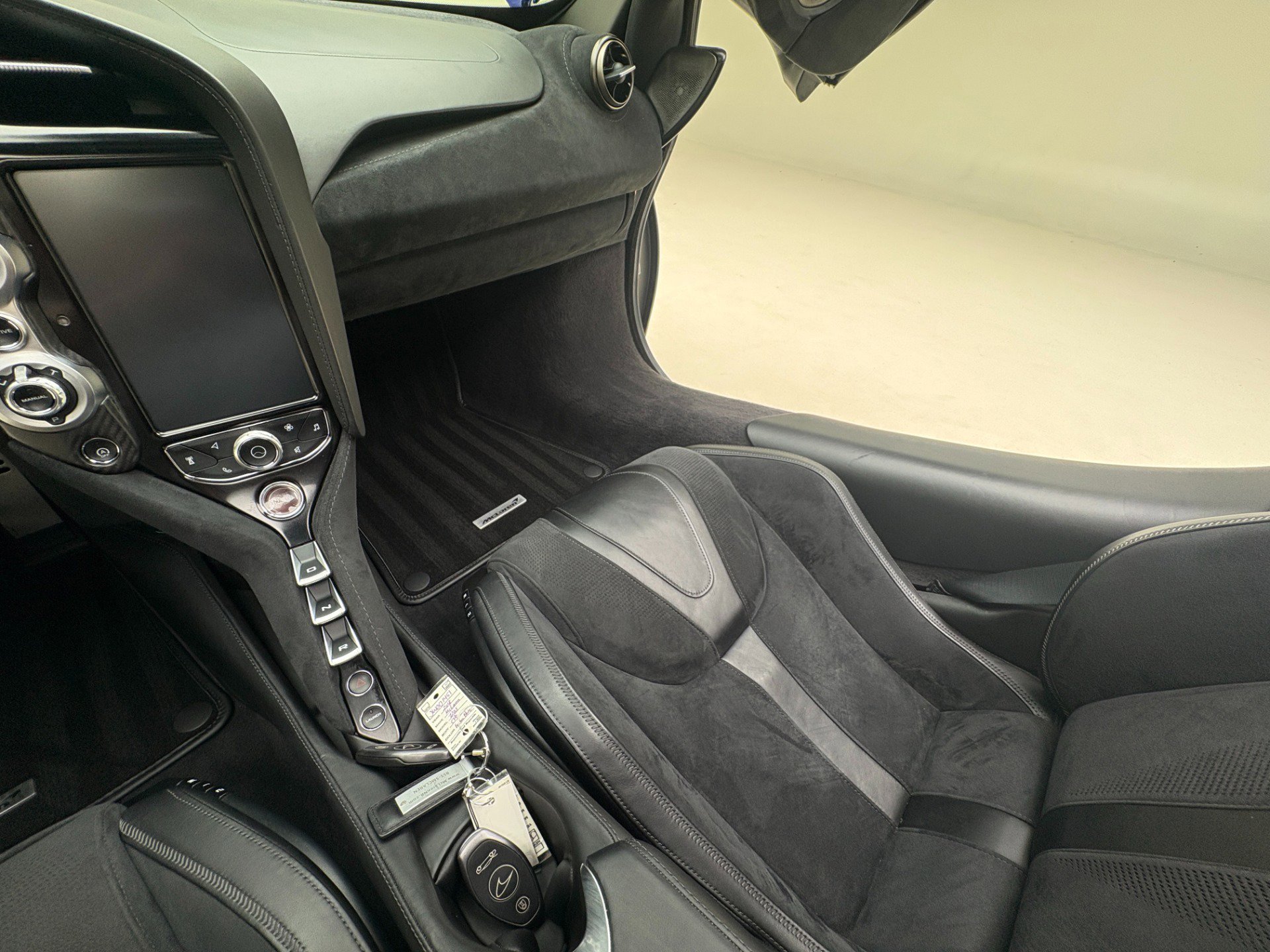 Used 2018 McLaren 720S Performance photo 25