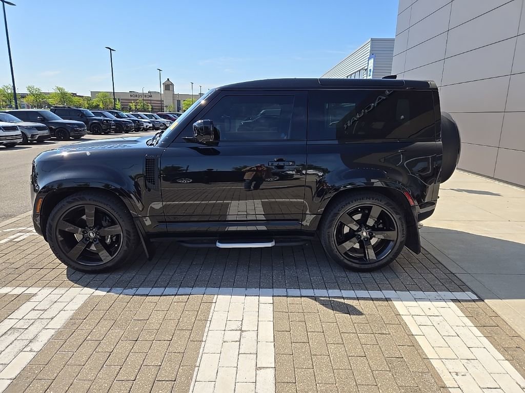 2024 Land Rover Defender 90 V8
