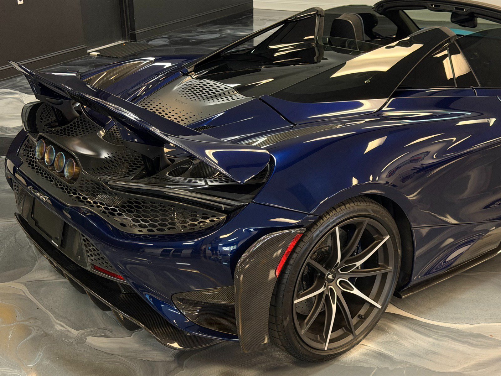 Used 2022 McLaren 765LT photo 11
