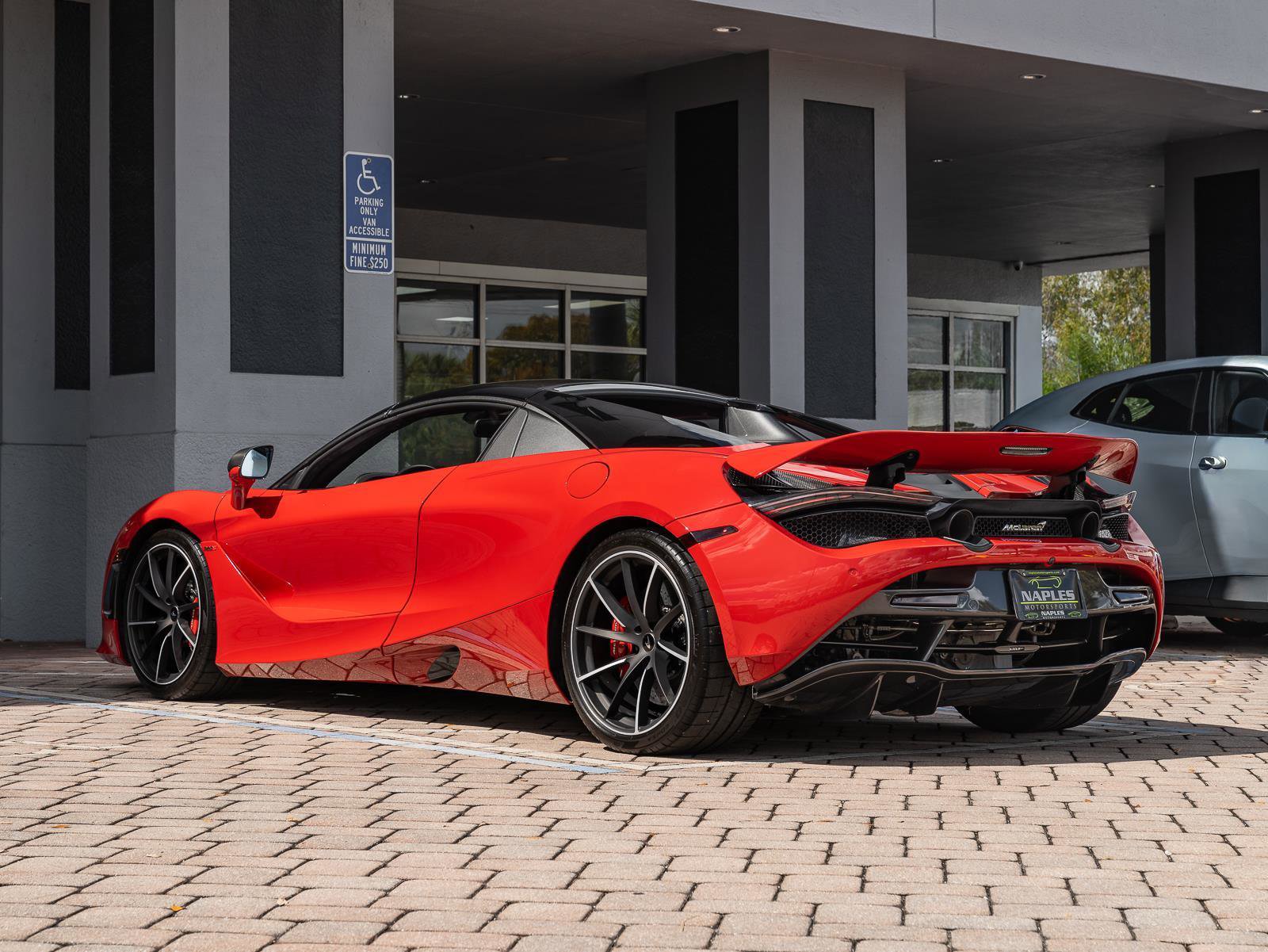 Used 2020 McLaren 720S Performance photo 32