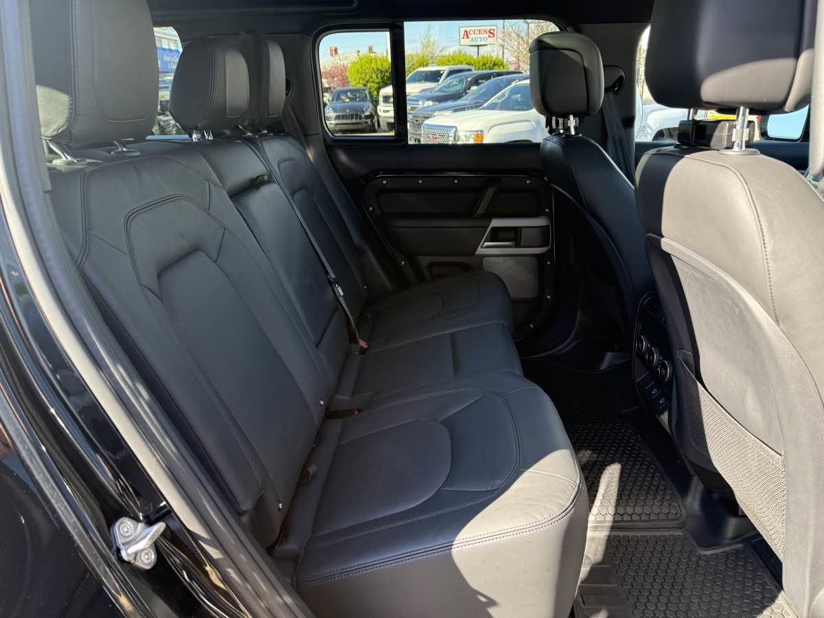 2024 Land Rover Defender 110 SE