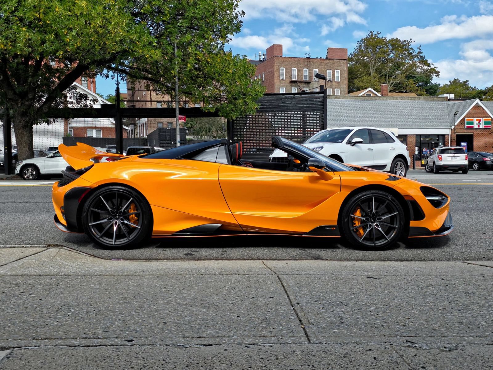Used 2022 McLaren 765LT photo 6
