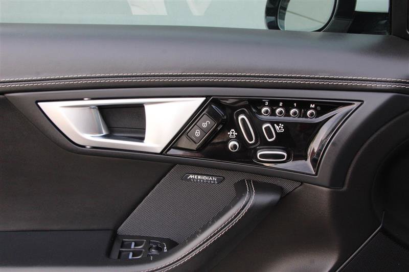 2016 Jaguar F-TYPE R