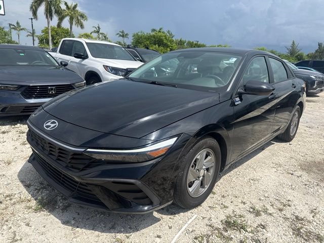 Used 2025 Hyundai Elantra SE w/ Cargo Package