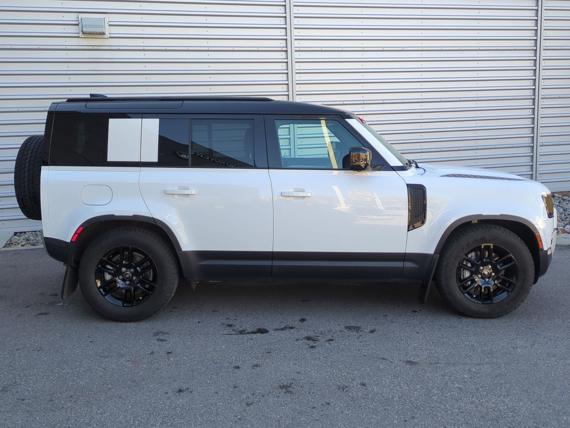 2025 Land Rover Defender 110 S