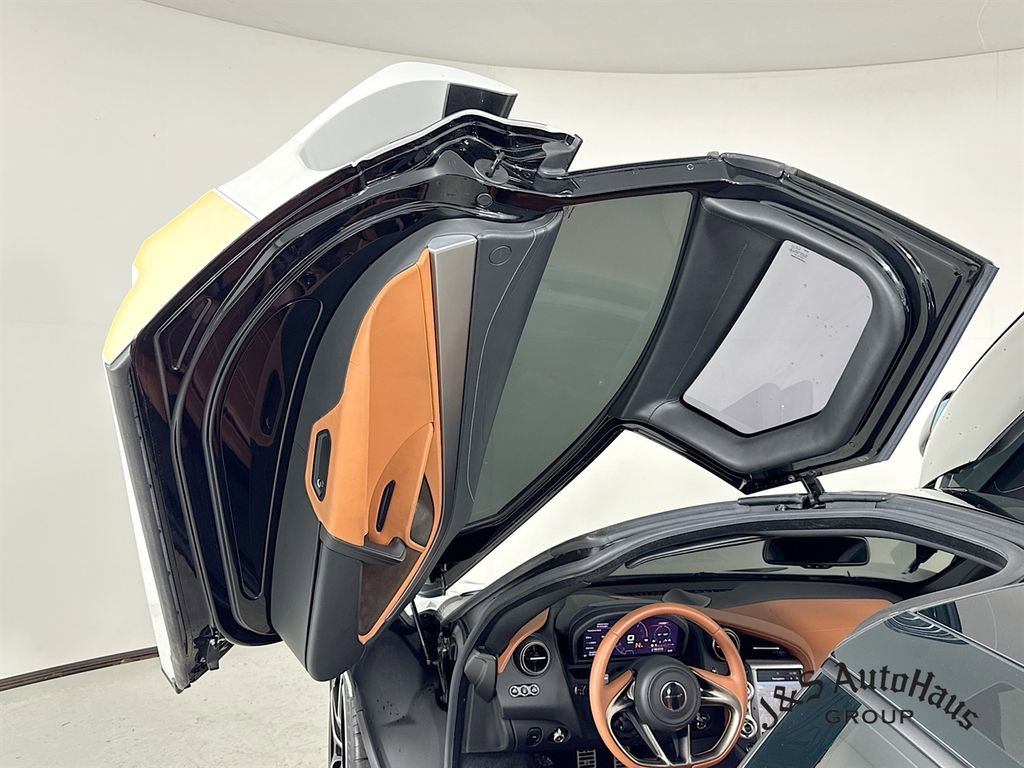 Used 2018 McLaren 720S photo 22