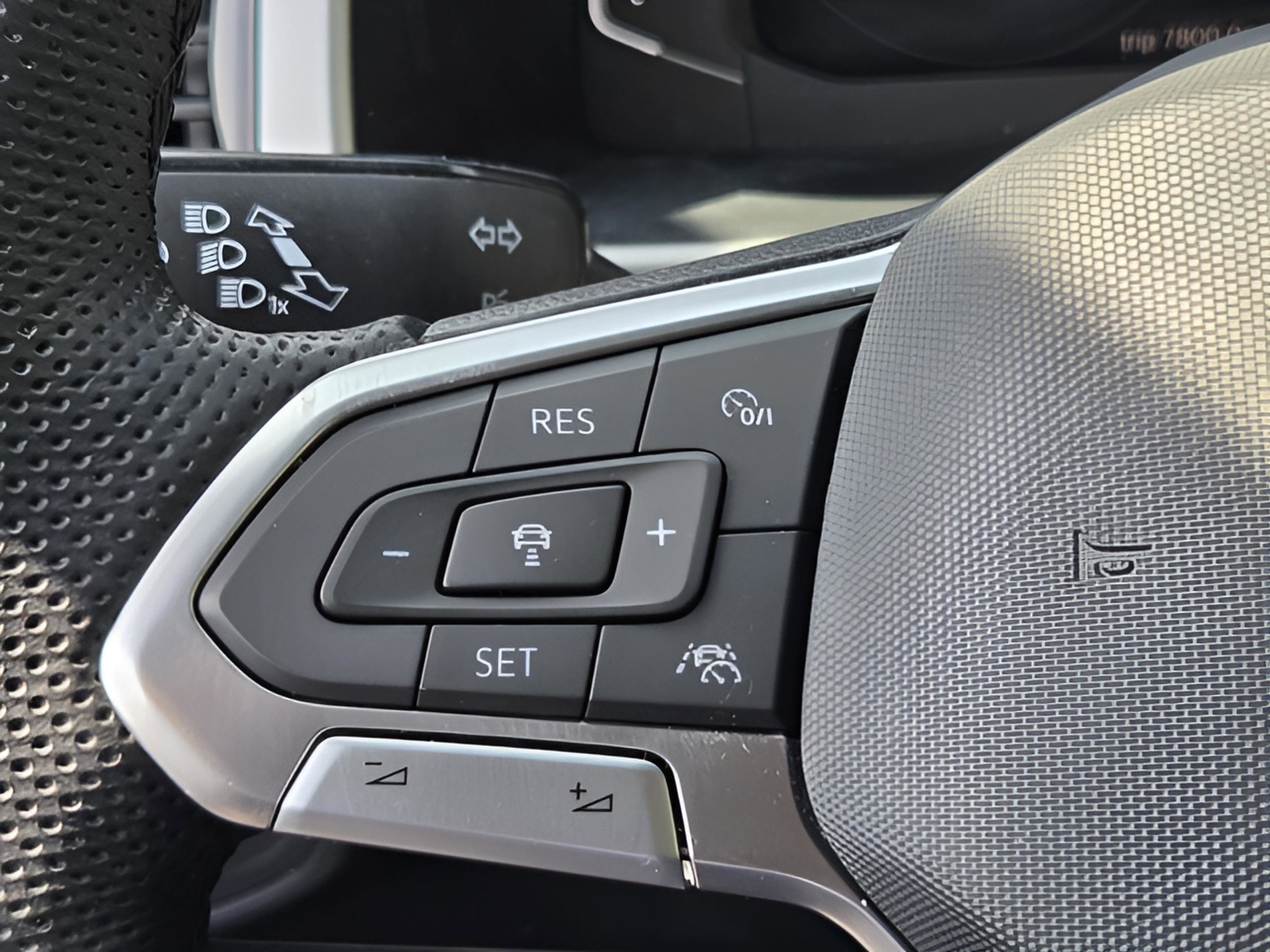 2023 Volkswagen Atlas Cross Sport SEL R-Line