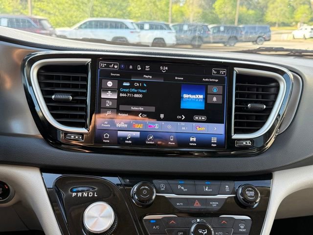 2024 Chrysler Pacifica Touring-L