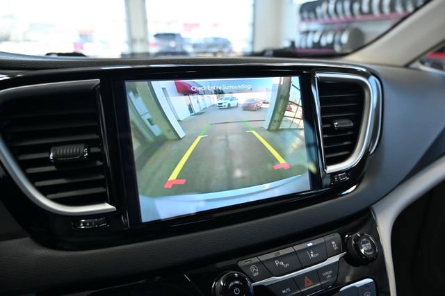 2024 Chrysler Pacifica Touring-L