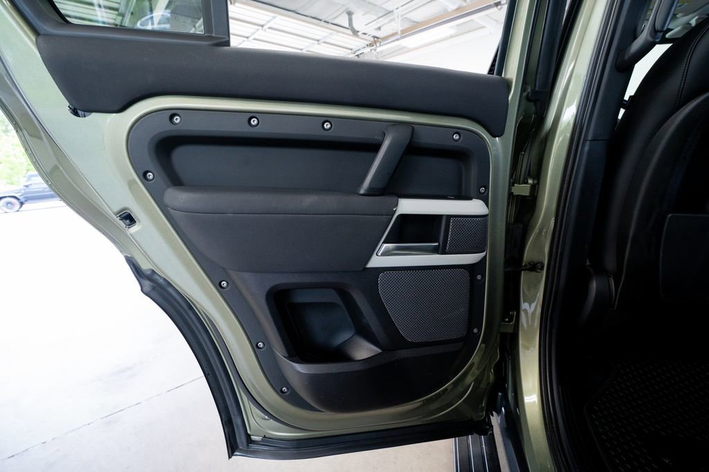 2020 Land Rover Defender 110 SE