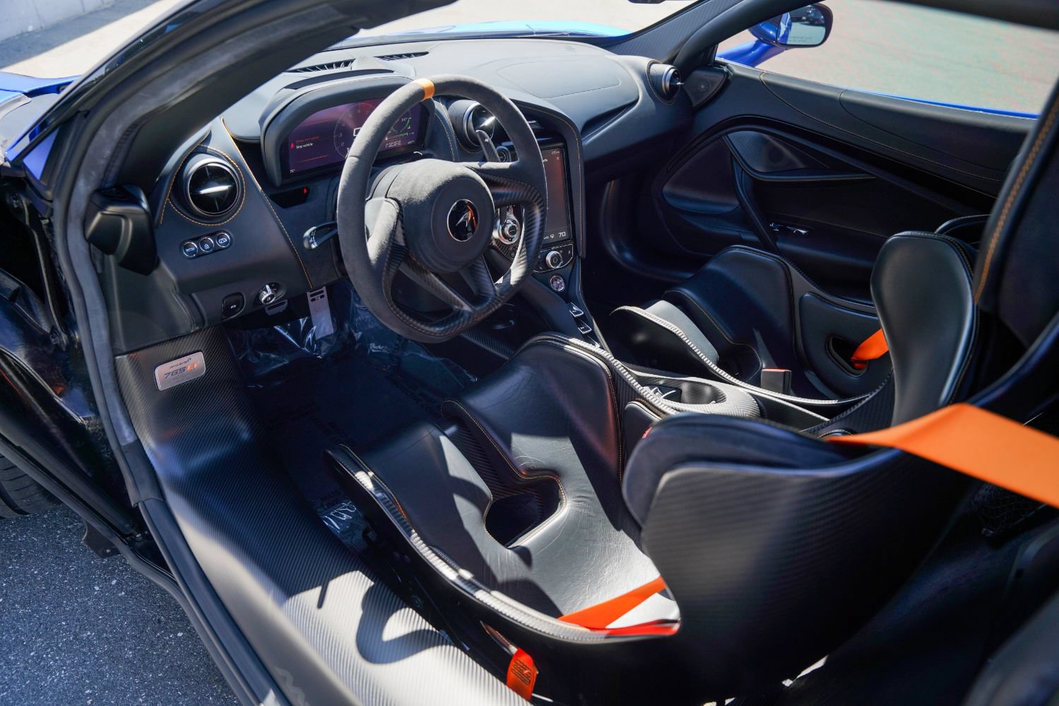 Used 2022 McLaren 765LT photo 2