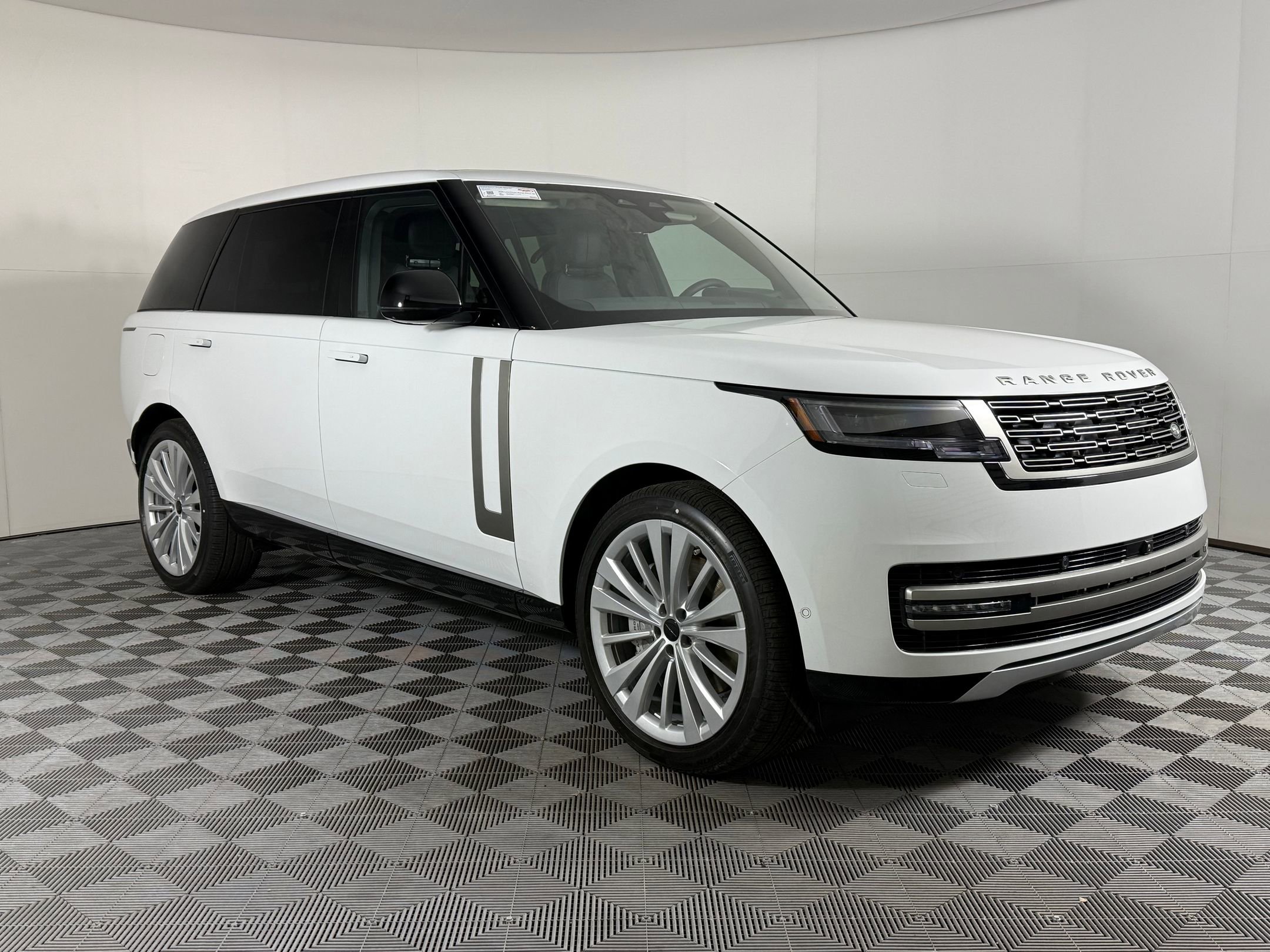 2026 Land Rover Range Rover Long Wheelbase SE