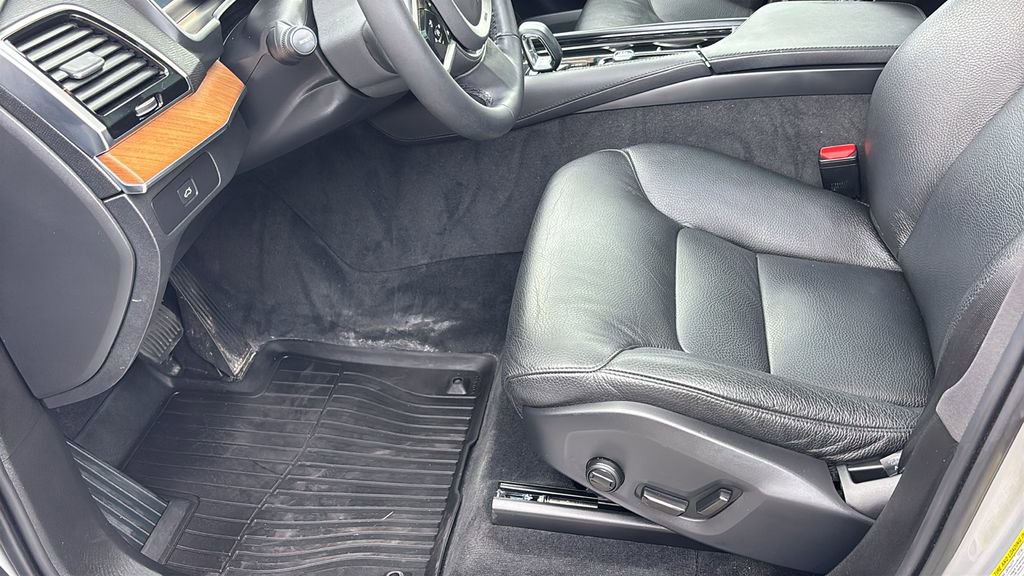 2023 Volvo Xc90 B6 Plus