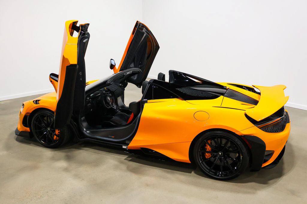 Used 2022 McLaren 765LT photo 26