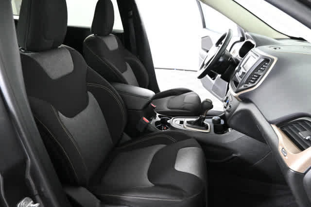 2017 Jeep Cherokee Sport