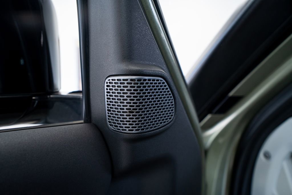 2020 Land Rover Defender 110 SE