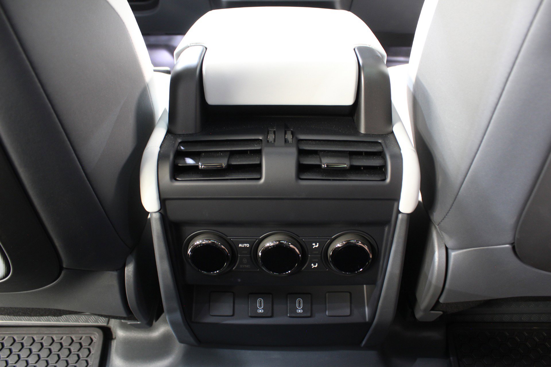 2026 Land Rover Defender 110