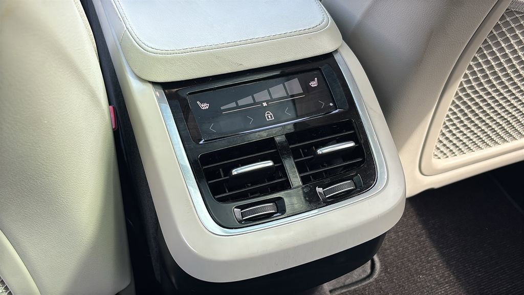 2023 Volvo Xc90 B6 Plus