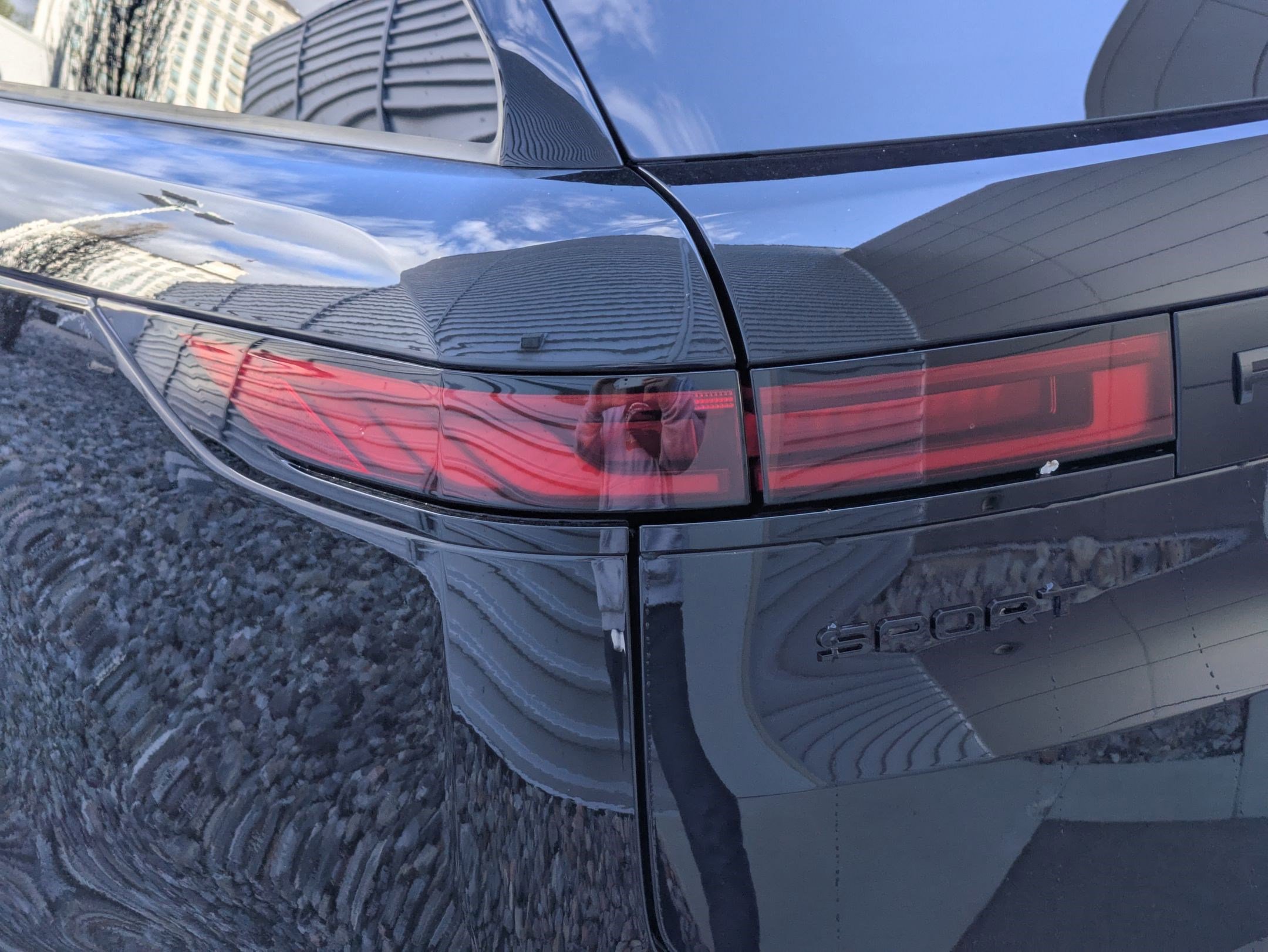 2026 Land Rover Range Rover Sport SE