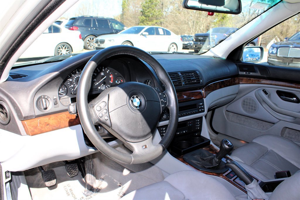 2000 BMW 540i Sedan