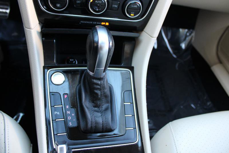 2019 Volkswagen Passat 2.0T SE R-Line