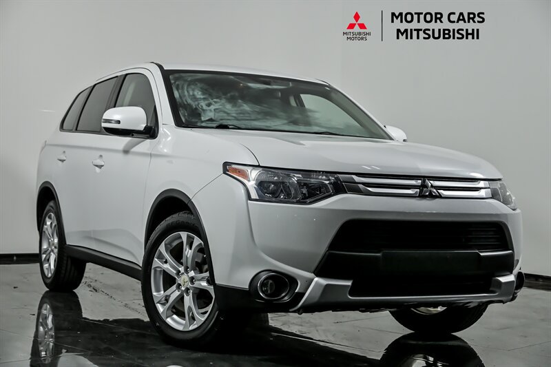 Used 2015 Mitsubishi Outlander SE