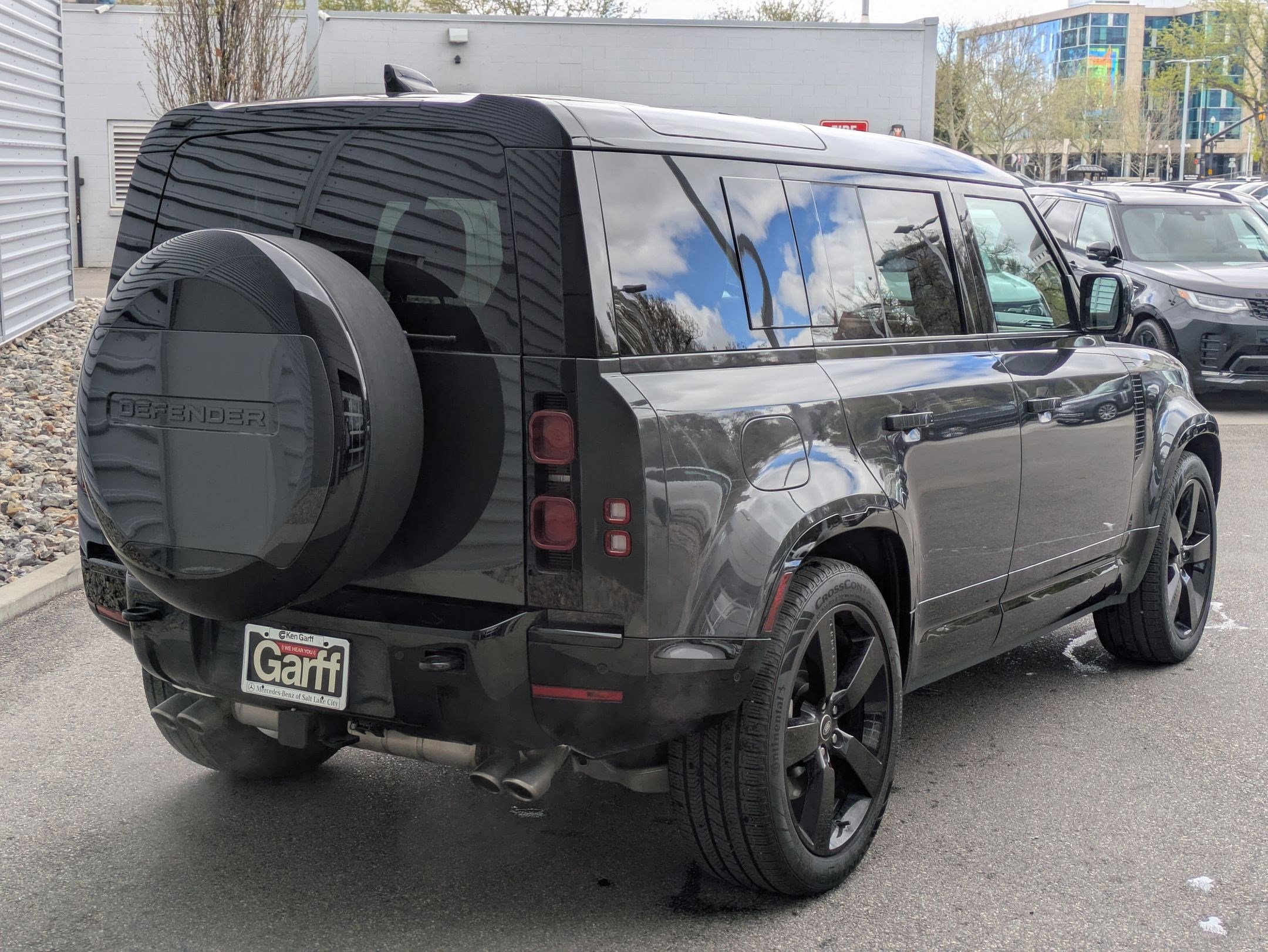 2025 Land Rover Defender 110 X-Dynamic SE