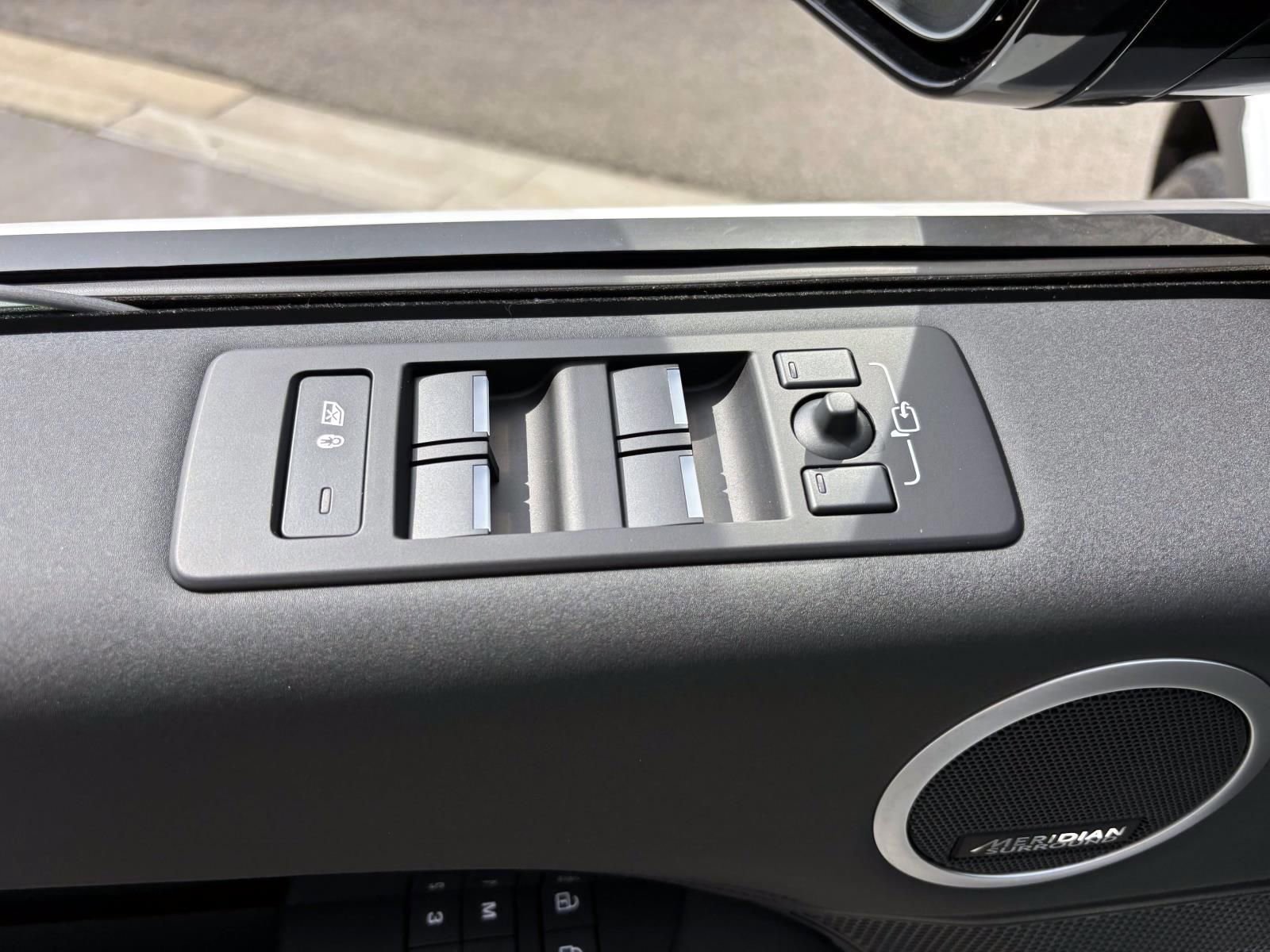 2025 Land Rover Discovery S