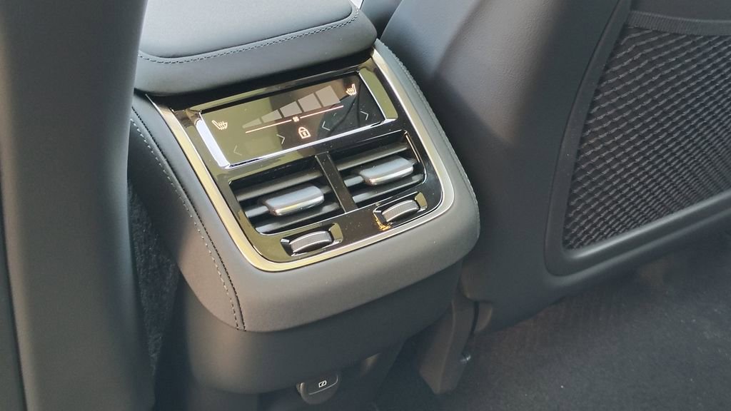 2026 Volvo Xc90 B6 Plus