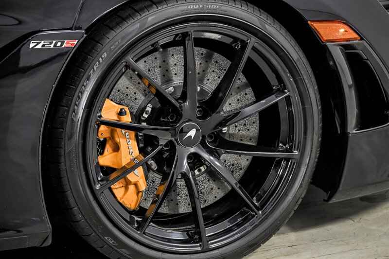 Used 2019 McLaren 720S Performance photo 14
