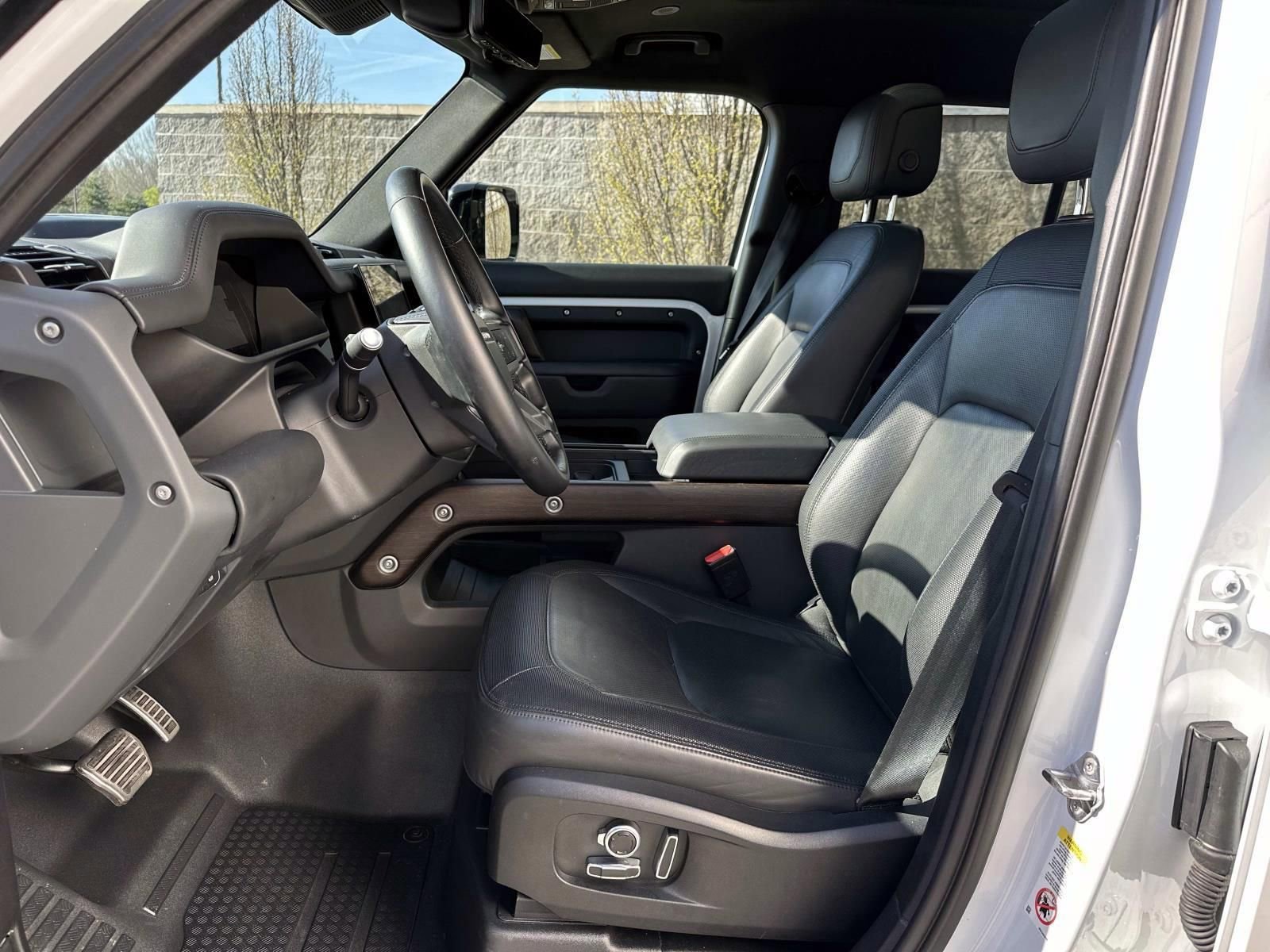 2024 Land Rover Defender 130 X-Dynamic SE