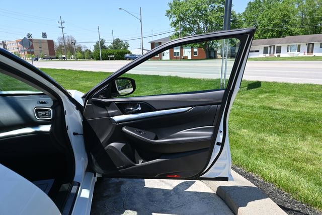 2023 Nissan Maxima SL