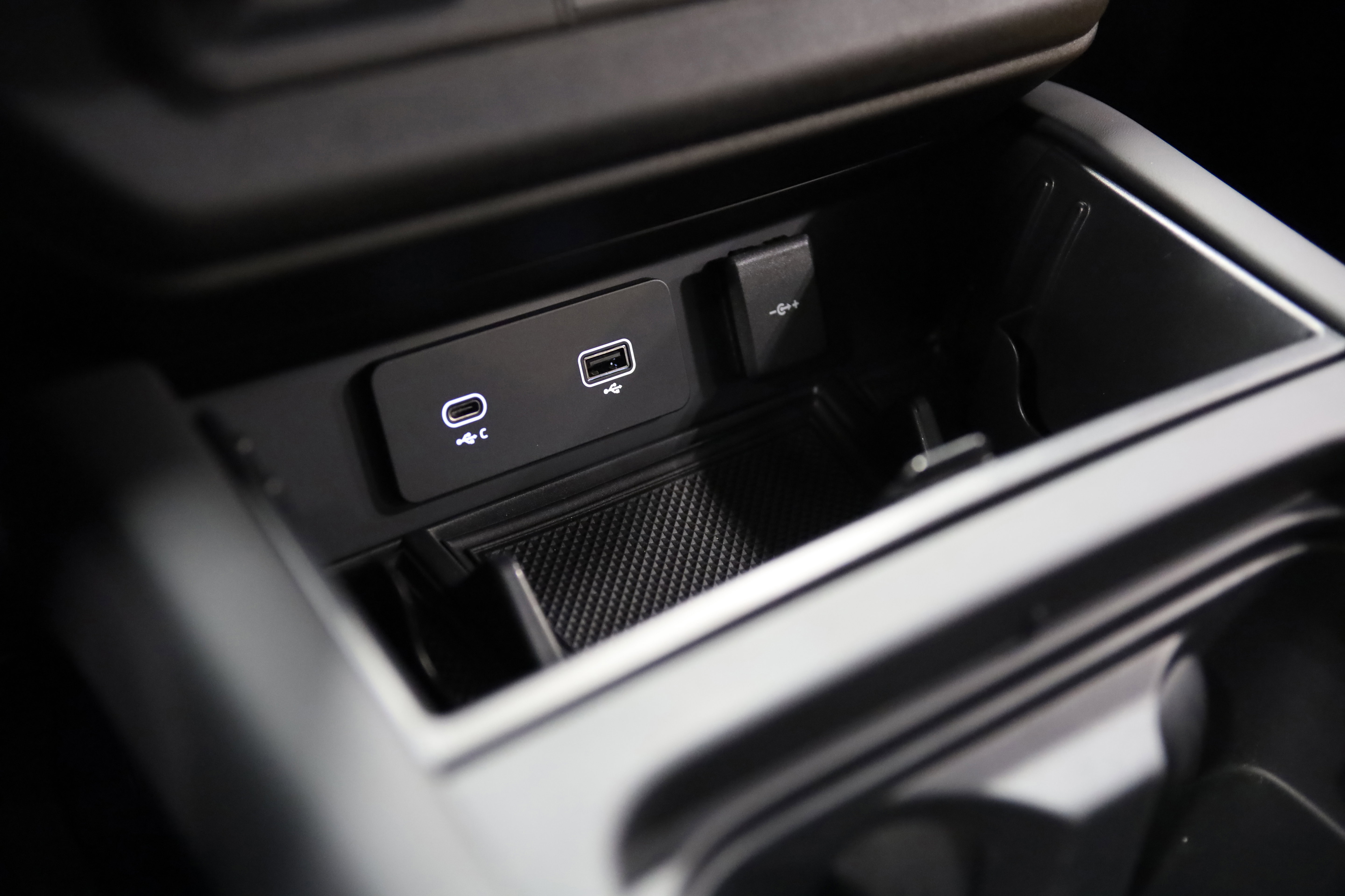 2023 Land Rover Defender 110 Carpathian Edition