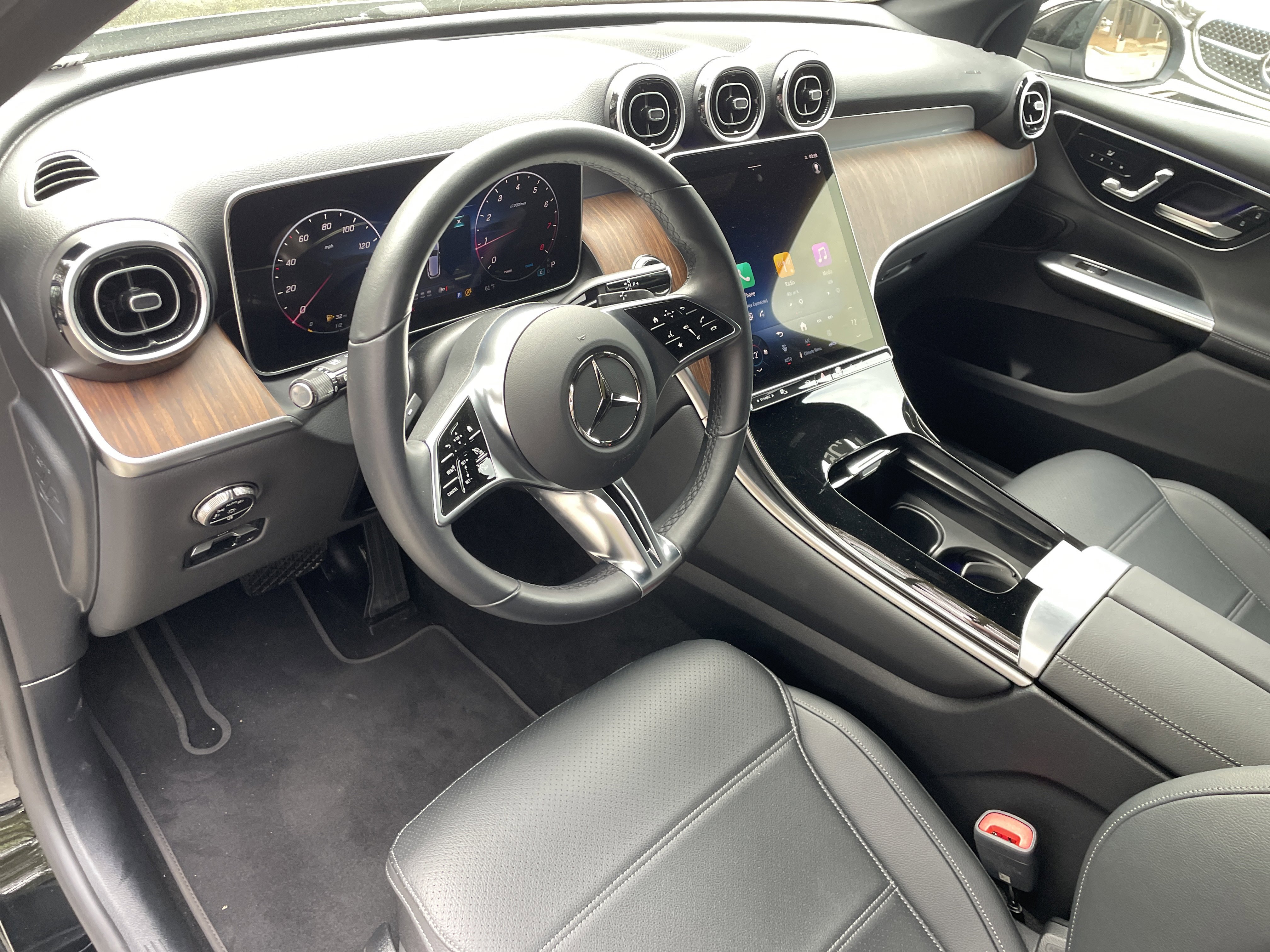 2025 Mercedes-Benz GLC 300