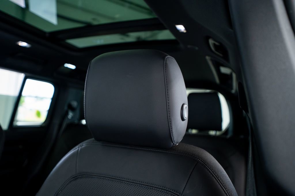 2025 Land Rover Defender 110 S