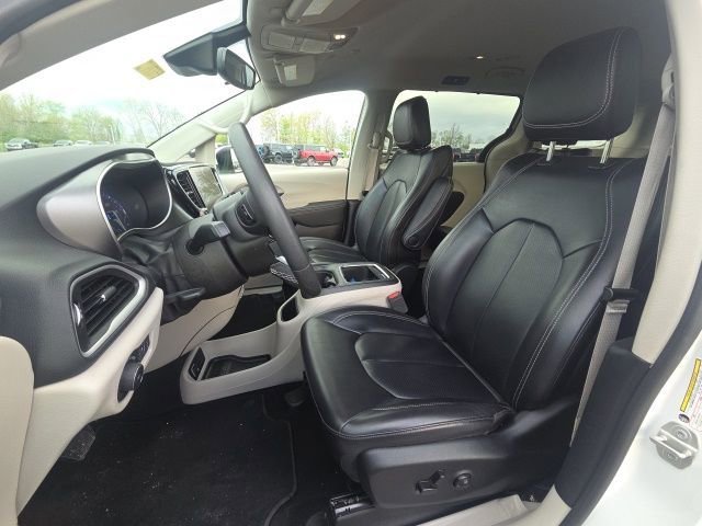 2023 Chrysler Pacifica Touring-L