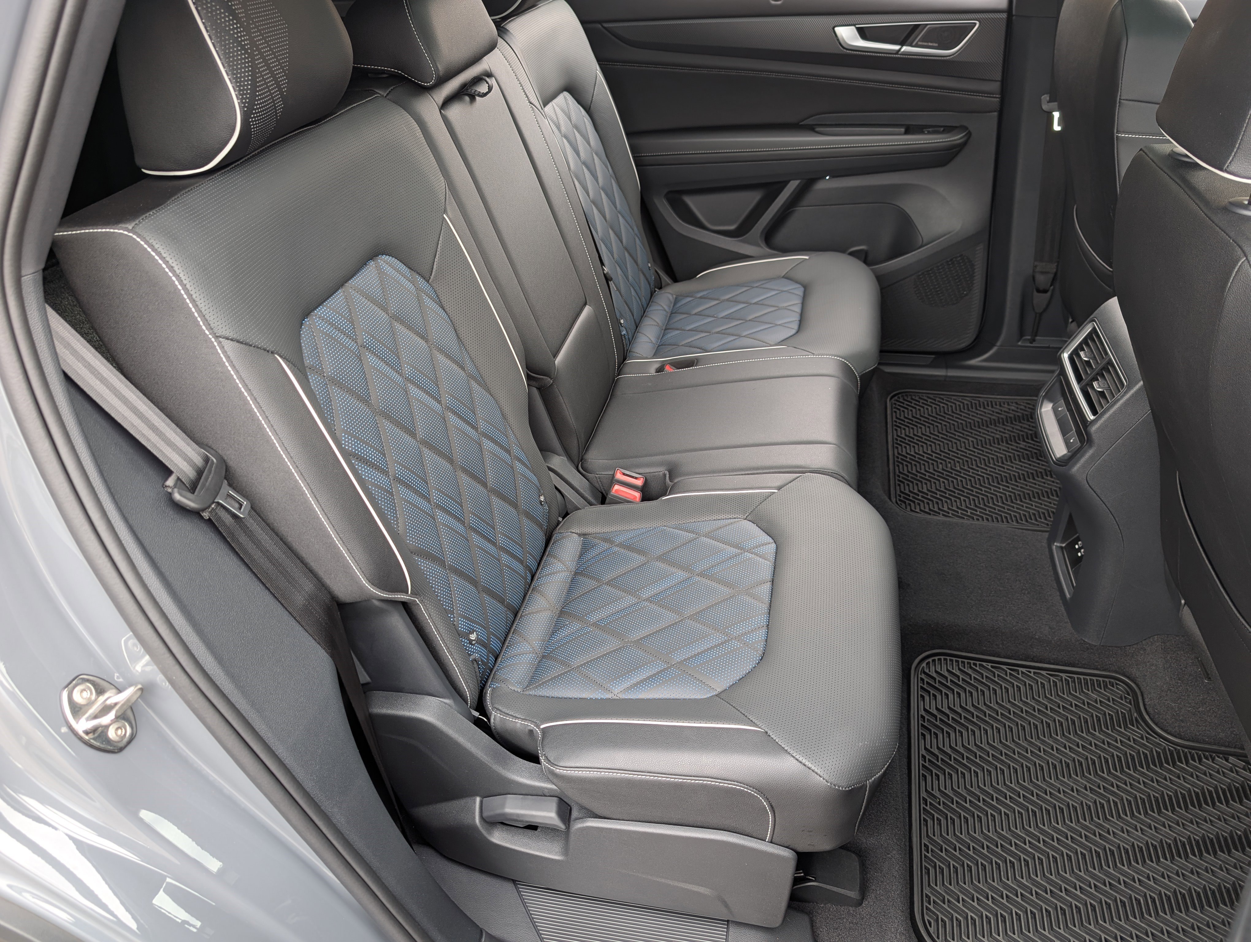 2025 Volkswagen Atlas Cross Sport SEL Premium R-Line