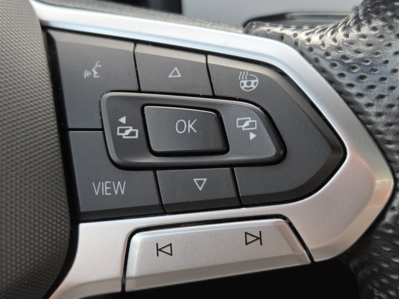 2022 Volkswagen Atlas Cross Sport SEL Premium R-Line