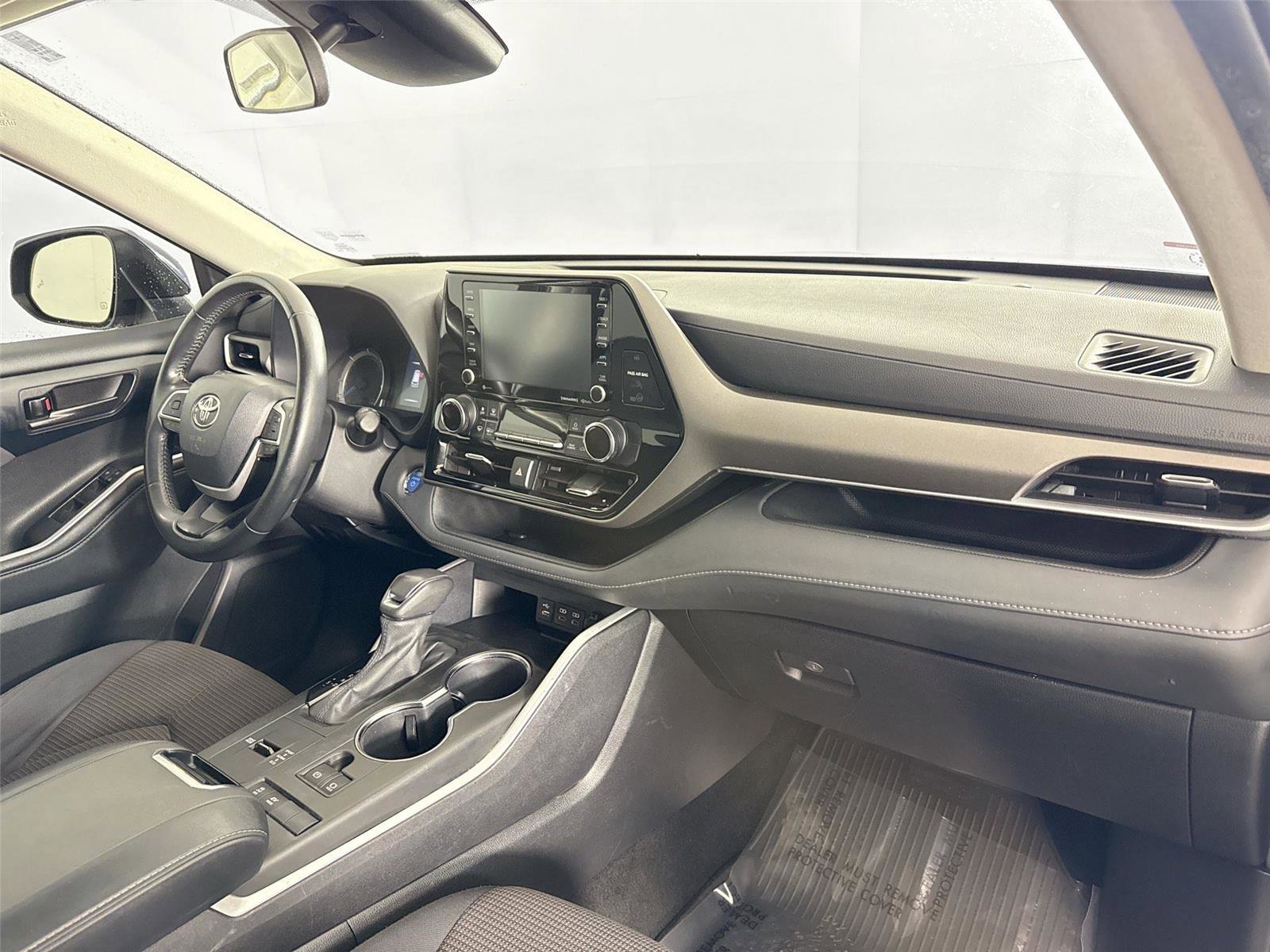 2022 Toyota Highlander LE