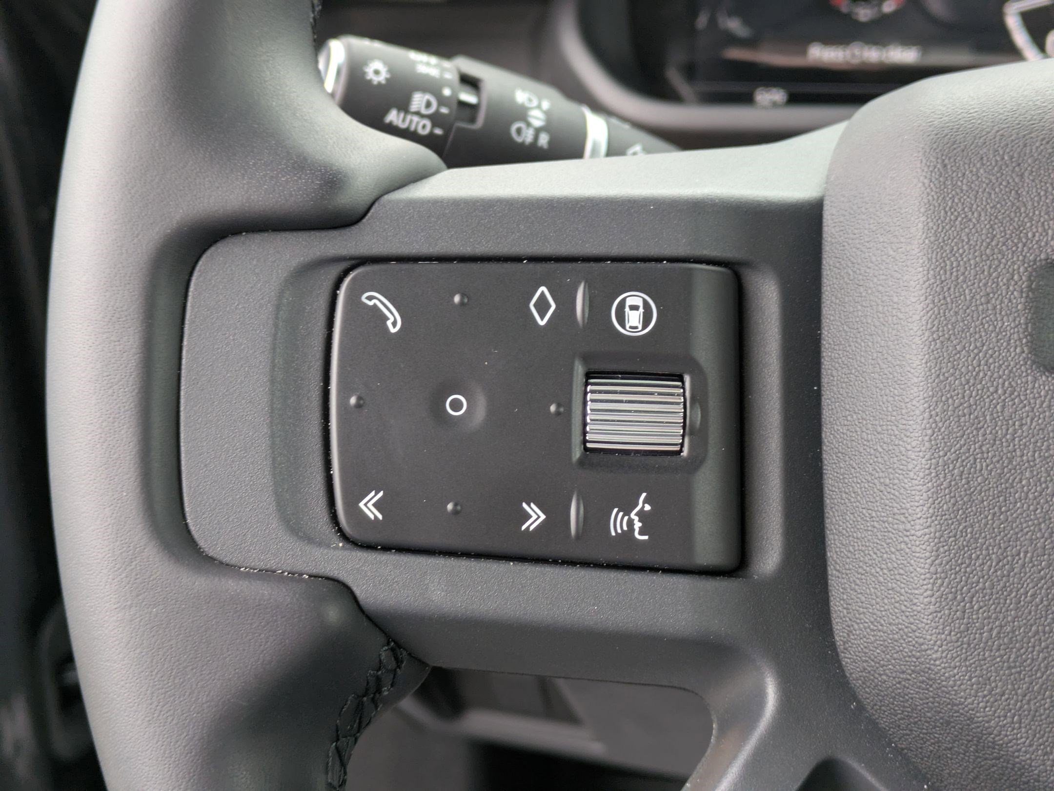 2025 Land Rover Defender 110 X-Dynamic SE