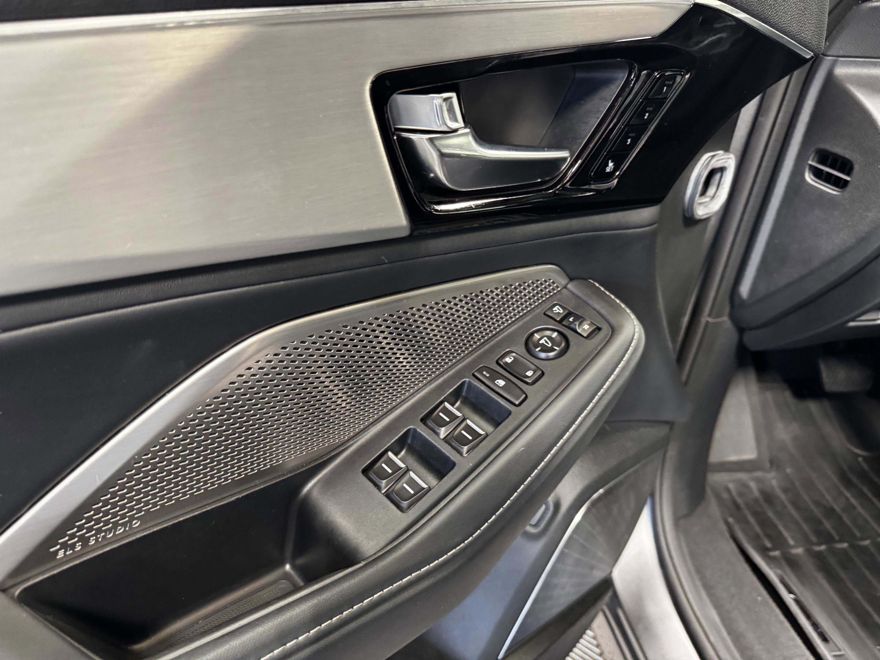 2023 Acura MDX FWD w/ Technology Package