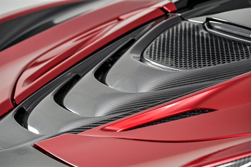 Used 2021 McLaren 720S Performance photo 18